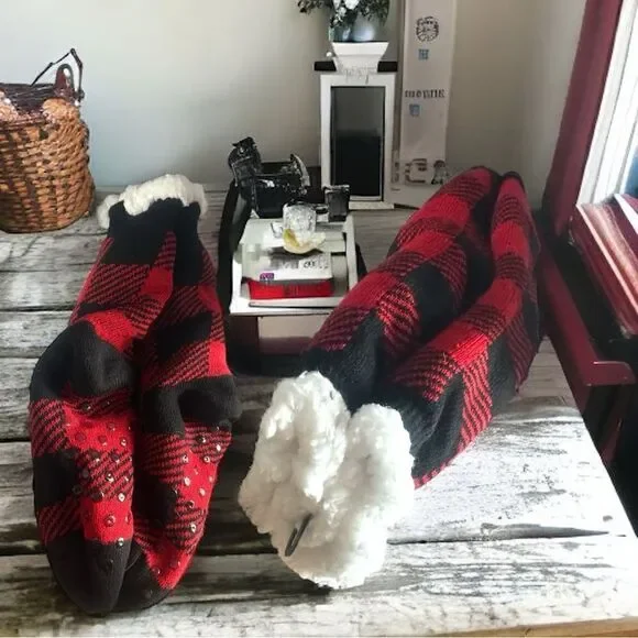 Sherpa Socks l Black & Red Buffalo Plaid l Non-skid Socks l Unisex l New - Picture 3 of 8